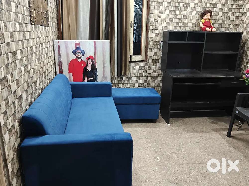 नया सोफा बेचना है सिर्फ 6 Month हुआ है लिए।