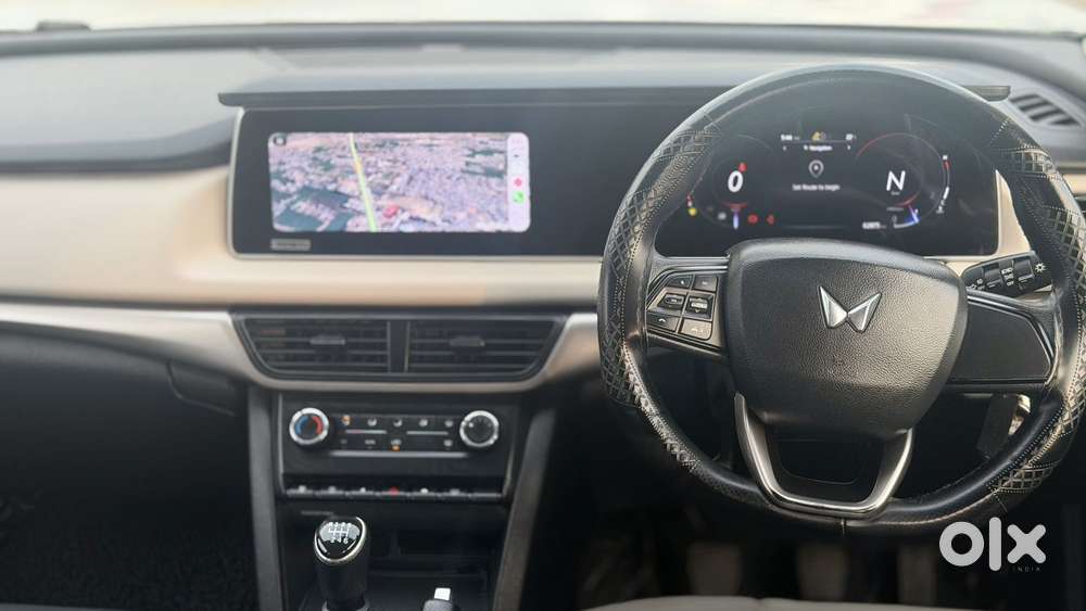 Mahindra Xuv700 2.0 Ax 3 Petrol Mt 5 Str, 2022, Petrol