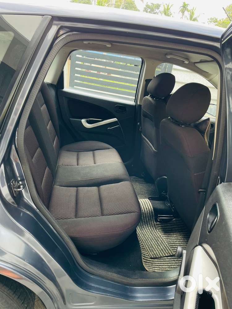 Ford Figo 2011 Manual Petrol 1.2 Titanium Plus 50000 Km Showroom Con