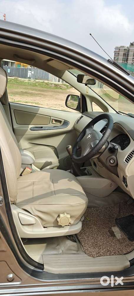 Toyota Innova 2.5 G (diesel) 8 Seater Bs Iv, 2013, Diesel