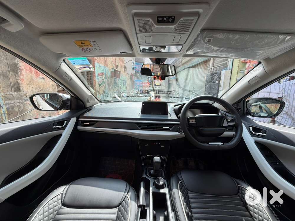 Tata Nexon Petrol Manual 1st 2025 ( Brand New Condition )