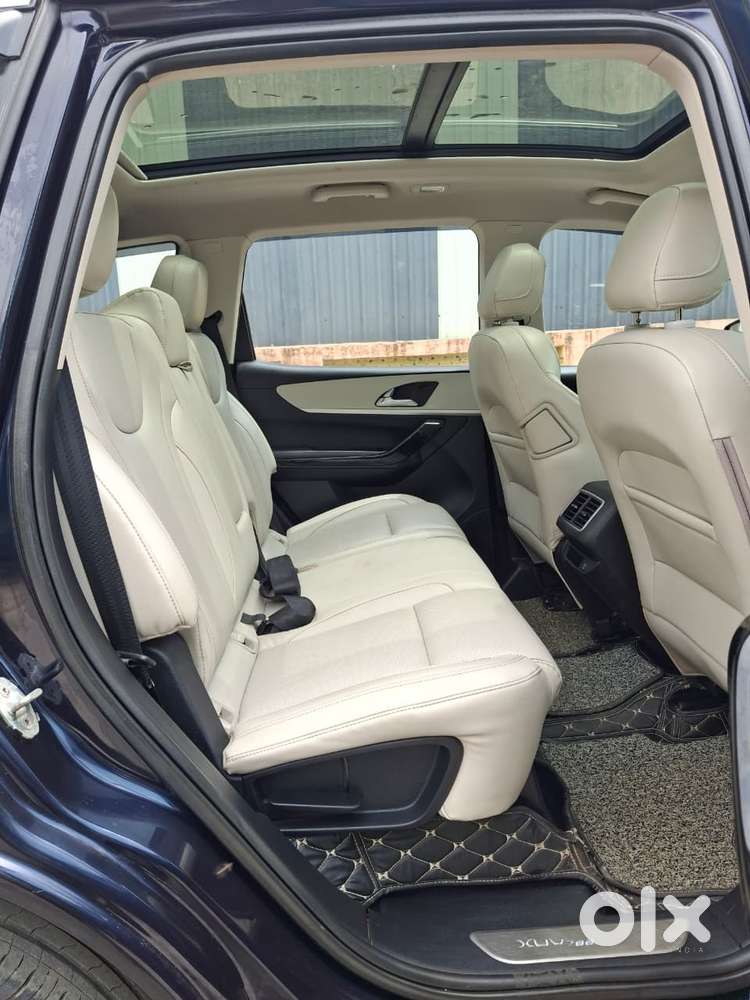 Mahindra Xuv700 Ax7l 6 Str At, 2023, Petrol