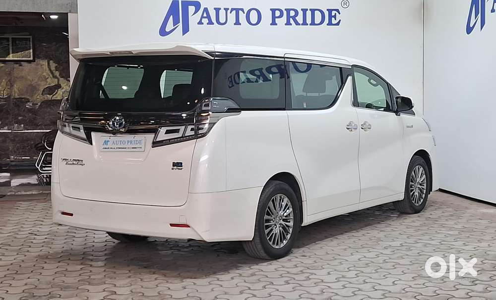 Toyota Vellfire 2.5 Hybrid, 2023, Petrol