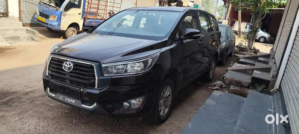 Toyota Innova Crysta 2.4 Mt 2016