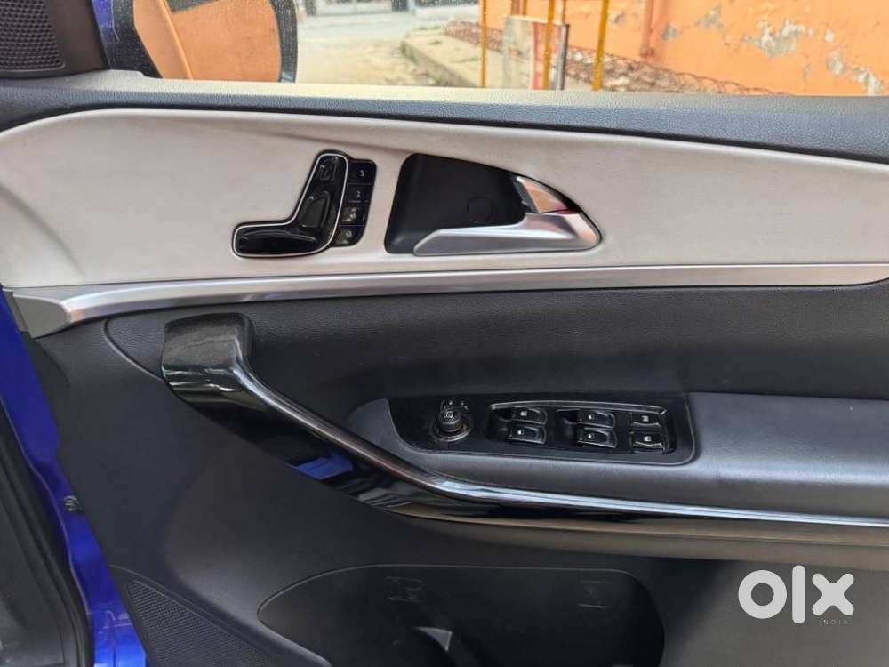 Mahindra Xuv700 2.0 Ax 7 Petrol At Str, 2021, Diesel