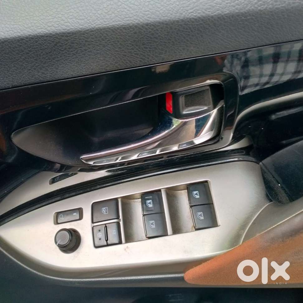 Toyota Innova Crysta 2.8 Zx At 7 Seater, 2016, Diesel