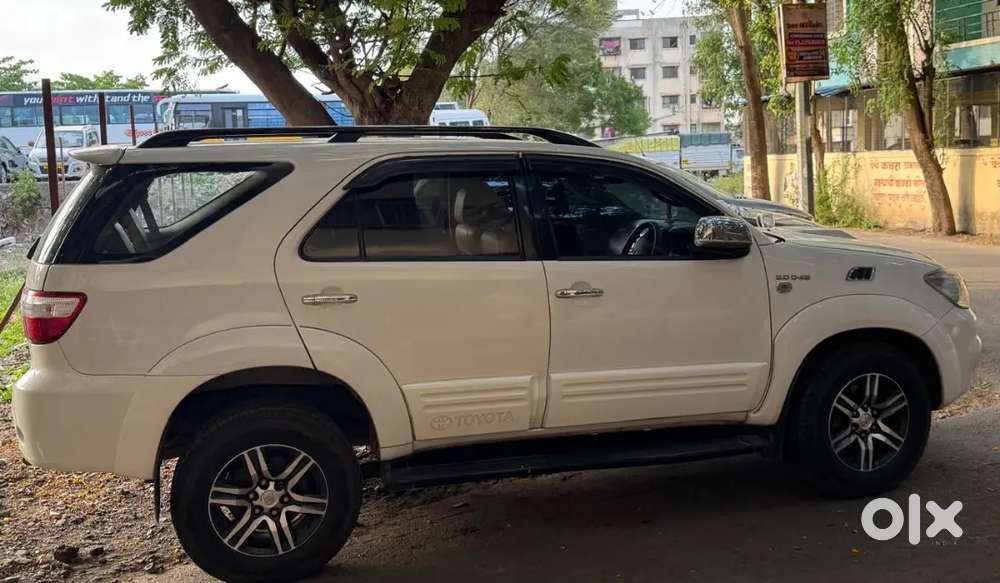 Toyota Fortuner 2011