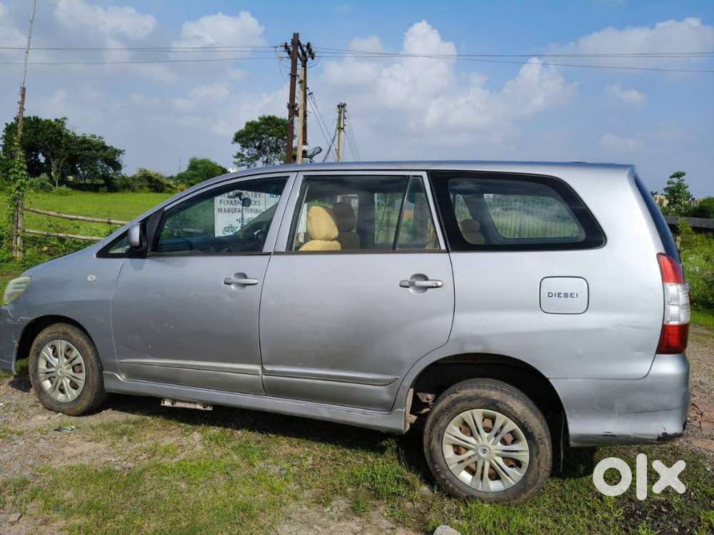Toyota Innova 2.5 E 8 Str, 2015, Diesel