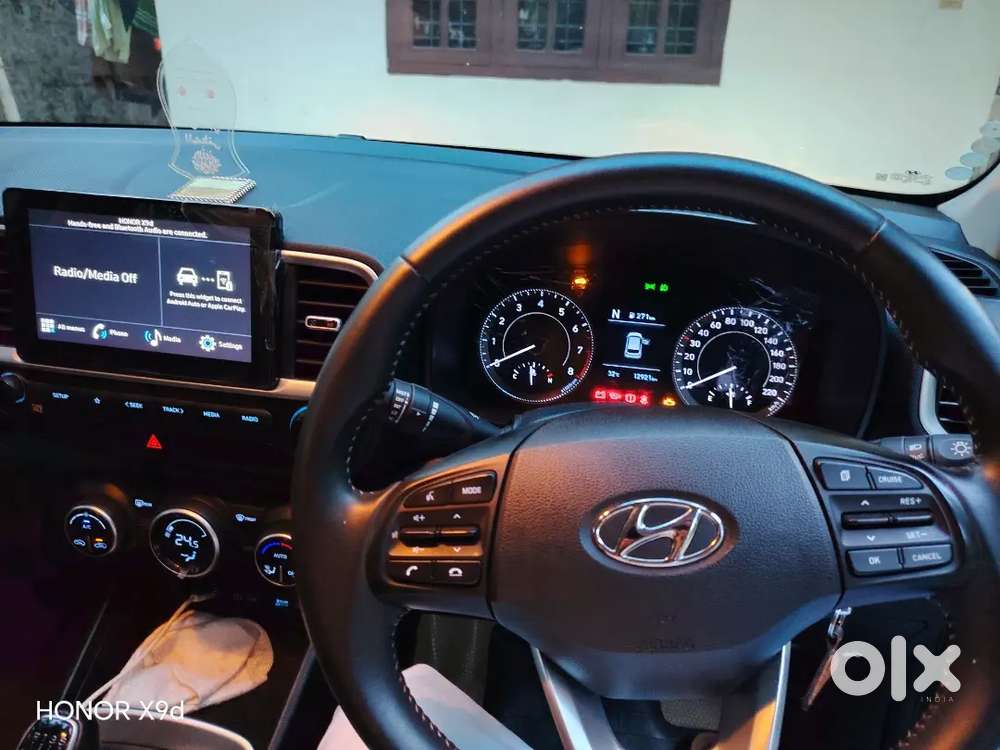 Hyundai Venue 2021 Petrol 12800 Km Driven
