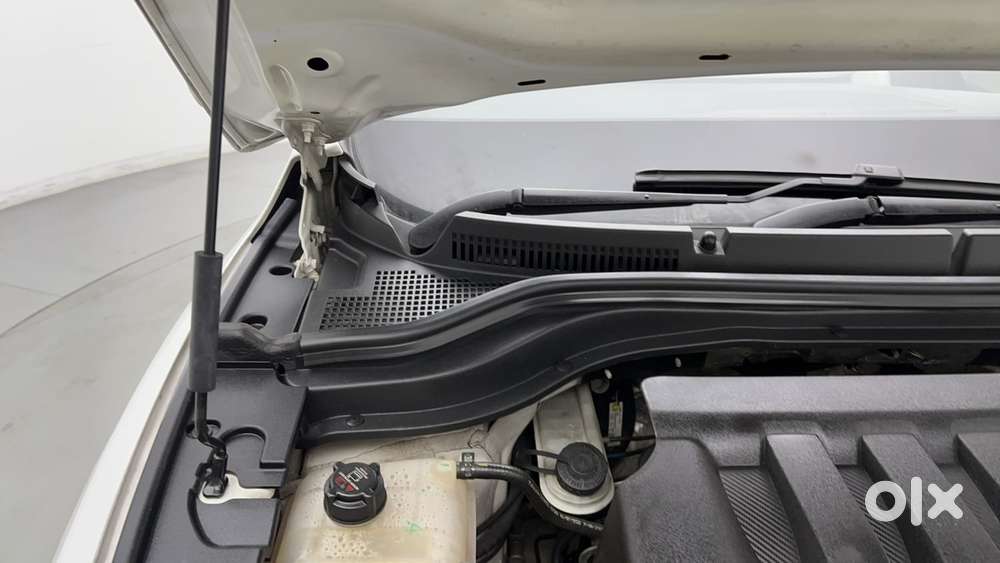 Mahindra Xuv700 2.0 Ax 7 Petrol At Str, 2022, Petrol