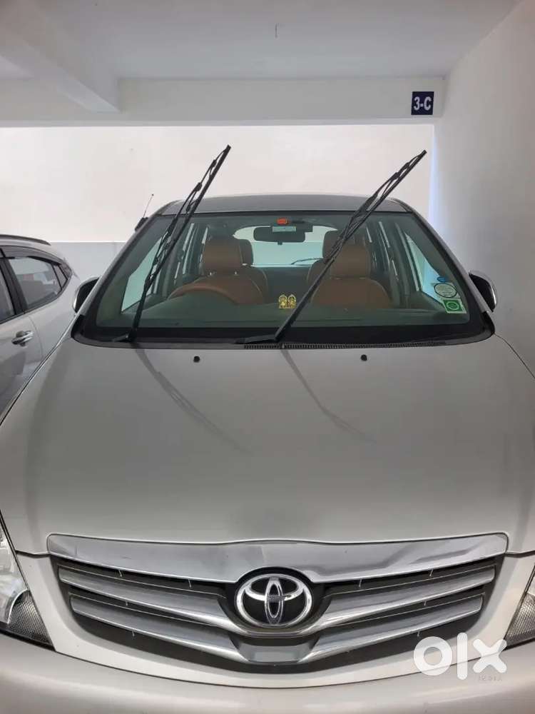 Toyota Innova 2.5 V 2010