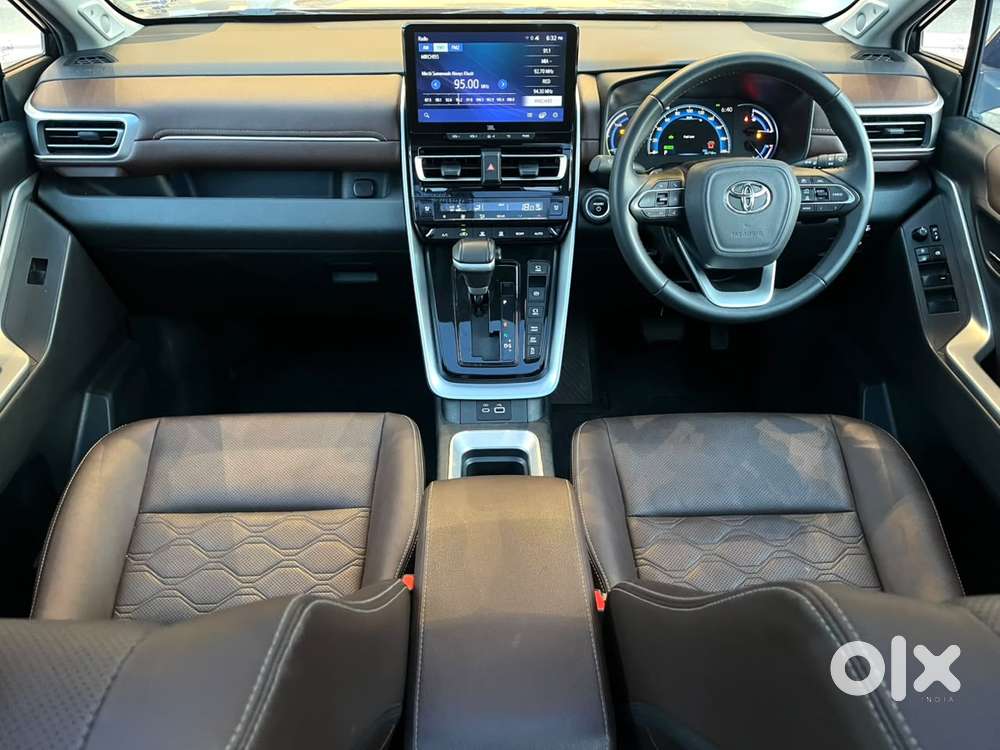 Toyota Innova Hycross 2.0 Zx (o) Hybrid 7 Str, 2025, Petrol