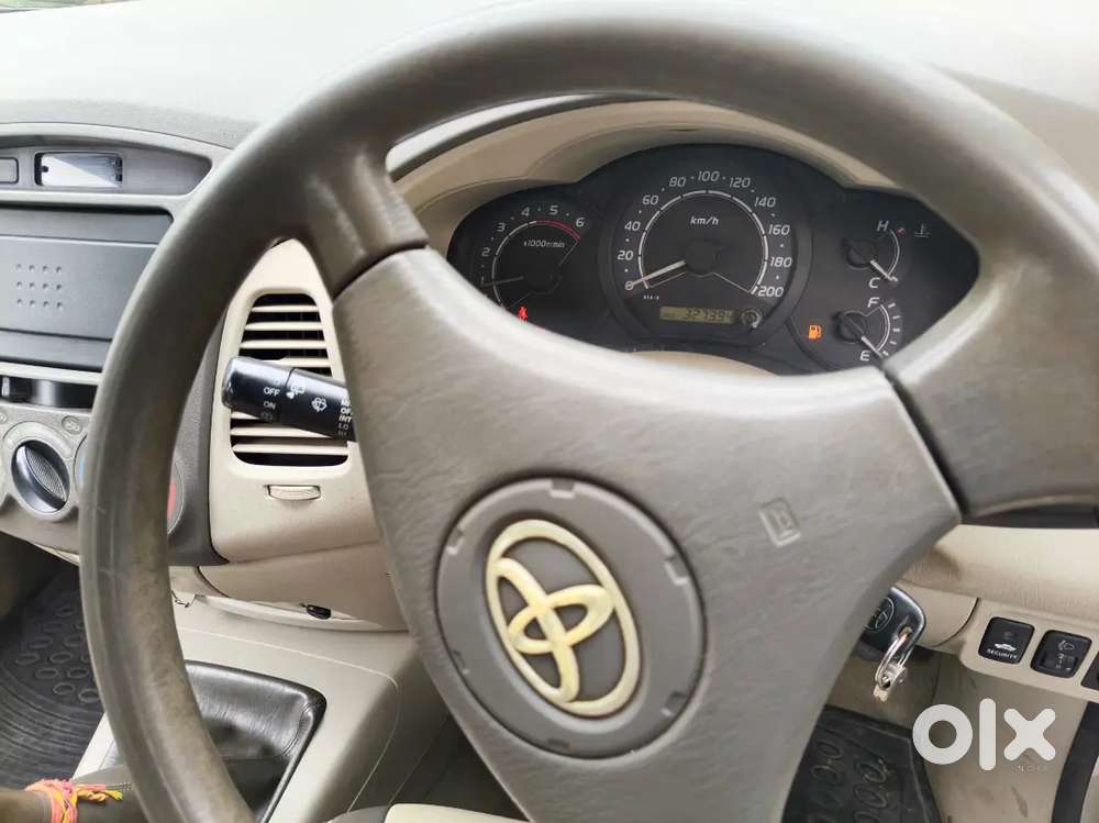 Toyota Innova Car 2010