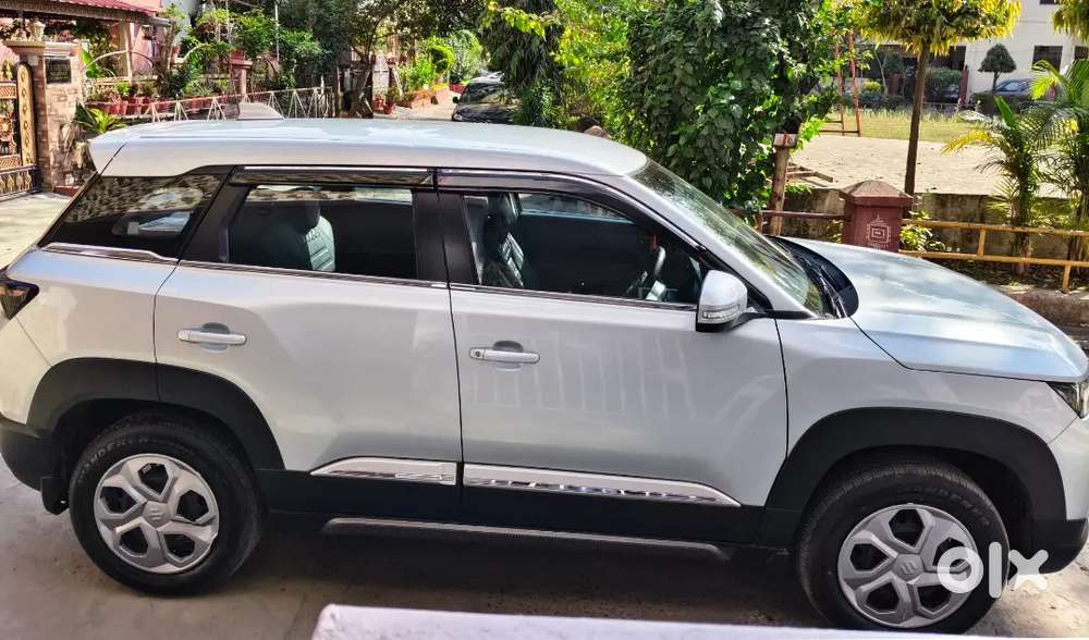 Maruti Brezza Lxi Cng-petrol 27000km. Mileage 28-30 Kmpl