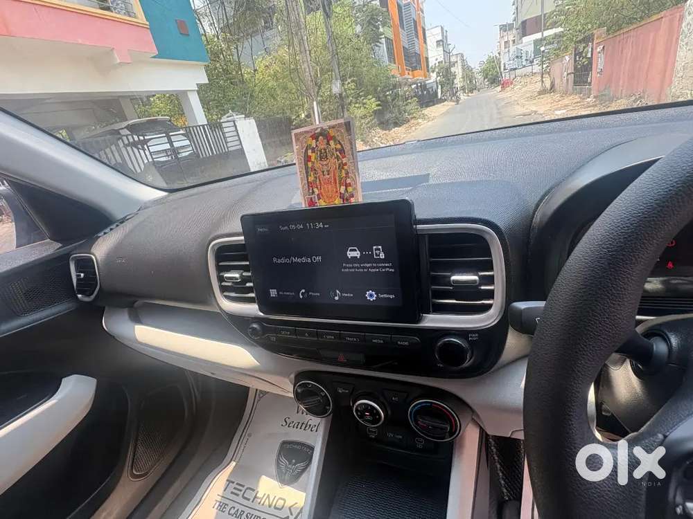 Hyundai Venue 2024 Petrol 21000 Km Driven