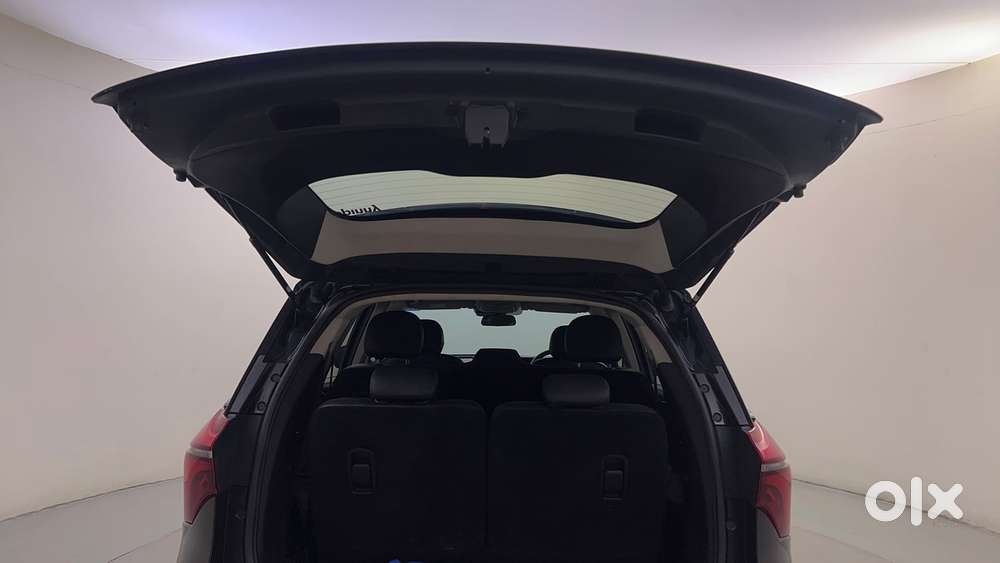 Mahindra Xuv700 2.0 Ax 7 Petrol At Luxury Pack Str, 2025, Petrol