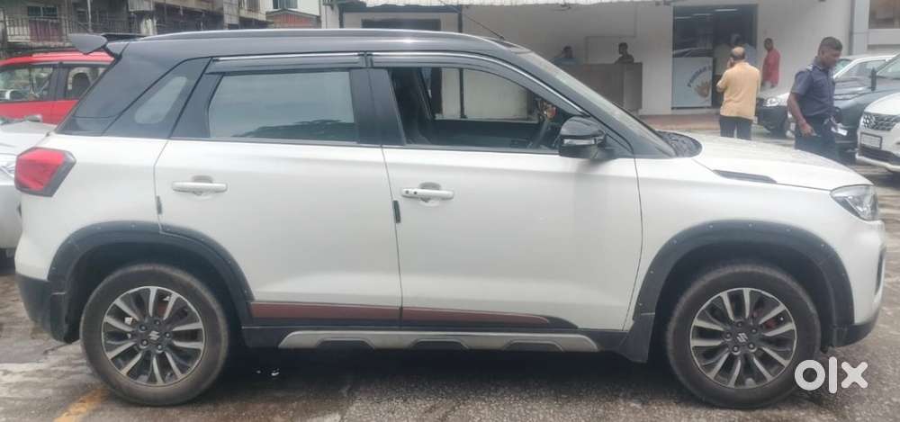Maruti Brezza 2021-white/black(dual Tone)