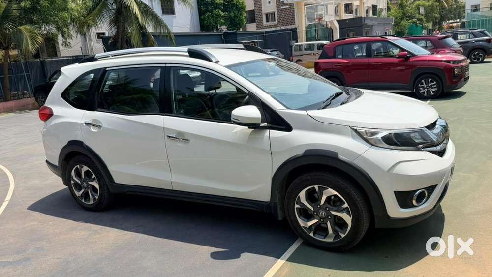 Honda Br-v: Pearl White-7 Seater-2019-autot-top Condition-fully Loaded