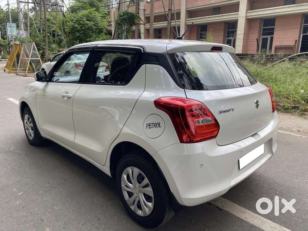 Maruti Suzuki Swift Vxi + Manual, 2023, Petrol