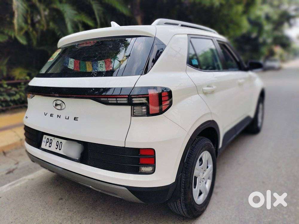 Hyundai Venue Sx Mt, 2023, Petrol