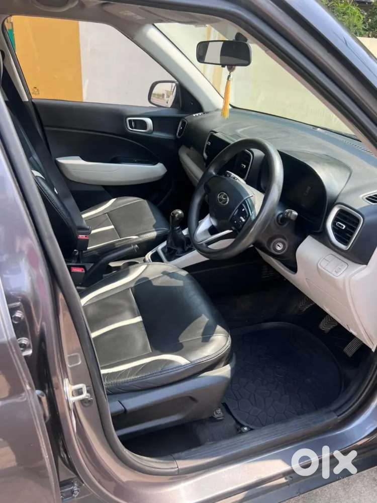 Hyundai Venue 2023 Petrol Well Maintained