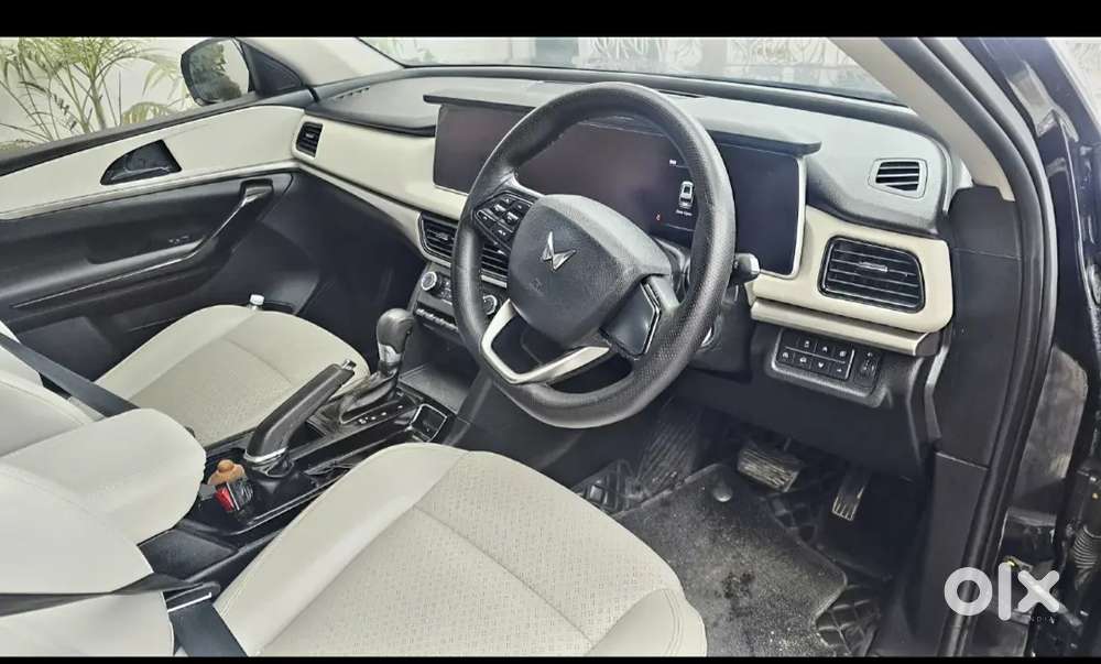 Mahindra Xuv700 2023 Diesel Well Maintained Less Driven Lotof Loadings
