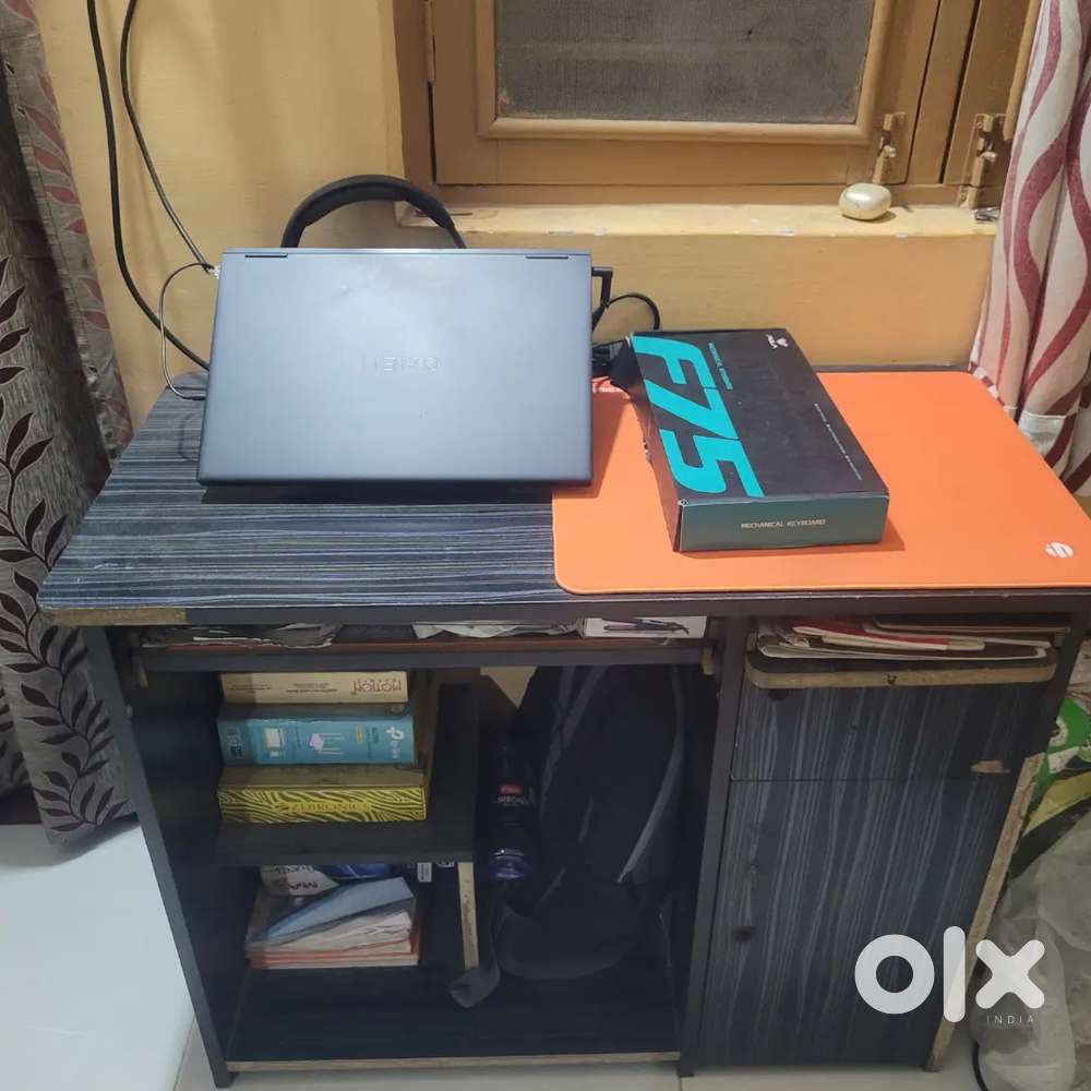 Computer_table