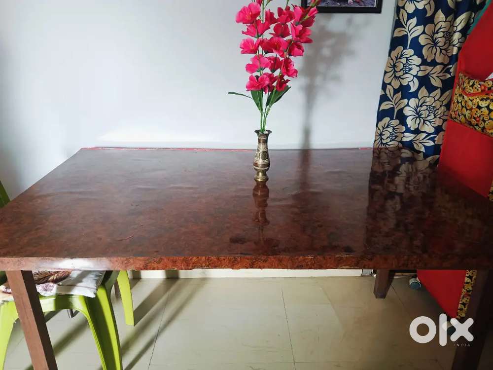 Beautiful Wooden 6 seater Dining table with 3 pis nilkamal silver chai