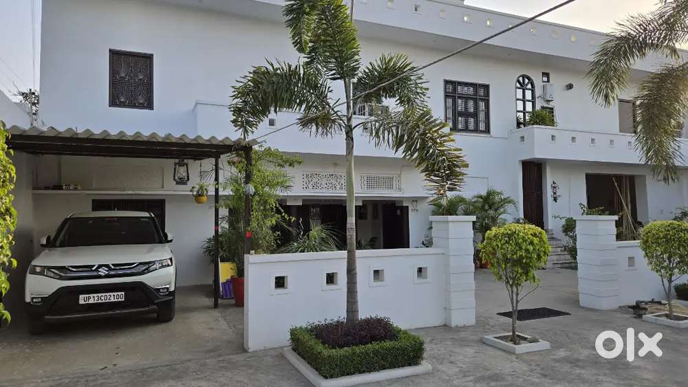 Top Model Alloy Wheel, Back Camera, Armrest