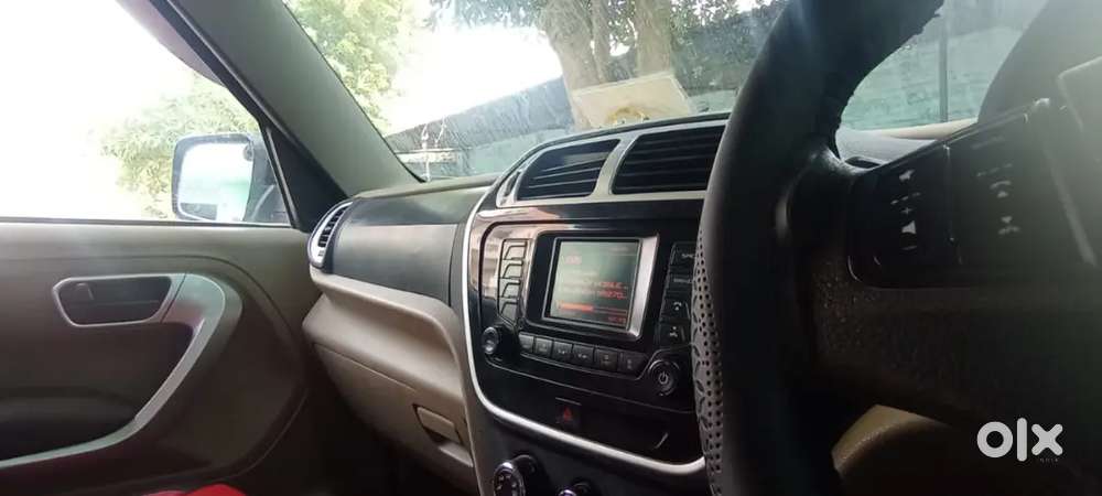 Mahindra Tuv 300 T8