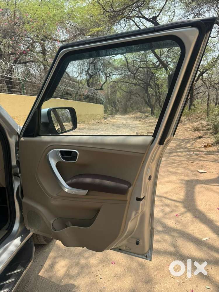 Mahindra Tuv 300 Mhawk100 T8 Dual Tone, 2018, Diesel