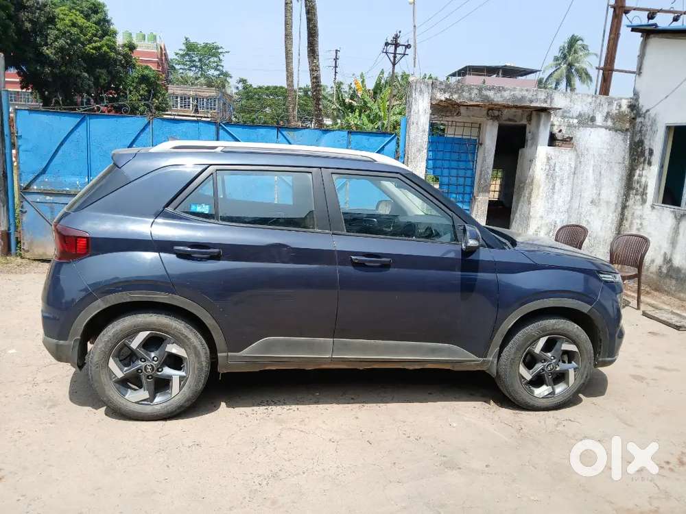 Hyundai Venue 2020 Petrol 70000 Km Driven