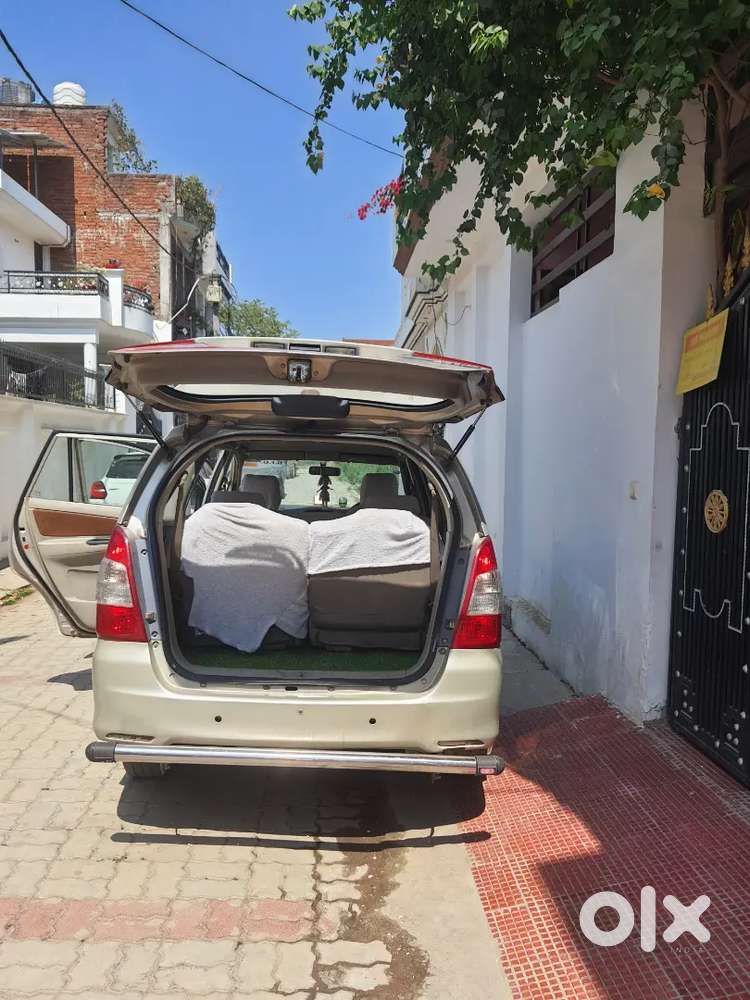 Toyota Innova 2015 Diesel 132000 Km Driven