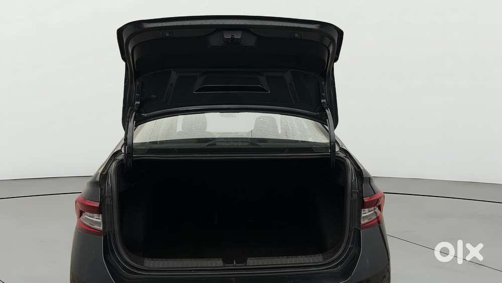 Skoda Slavia Style 1.0l Tsi Mt, 2022, Petrol