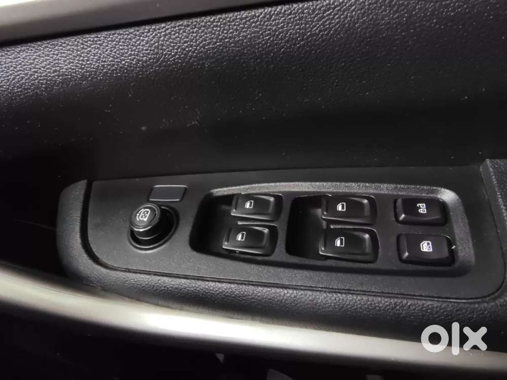 Mahindra Xuv700 2.2 Ax 3 Diesel At 5 Str, 2022, Diesel