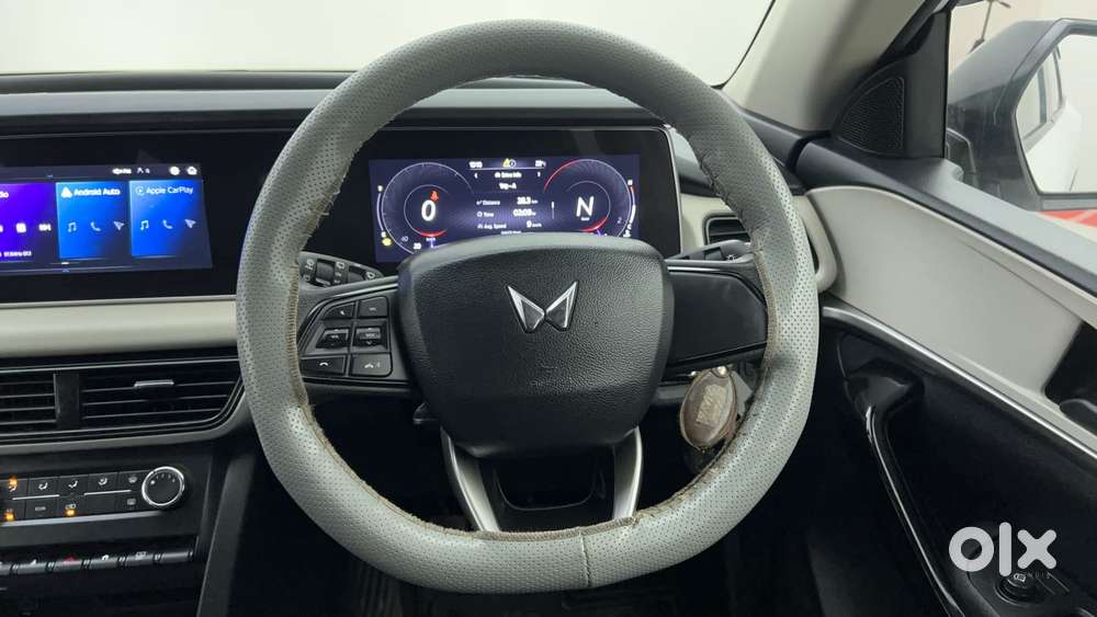 Mahindra Xuv700 2.0 Ax 5 Petrol Mt Str, 2022, Petrol