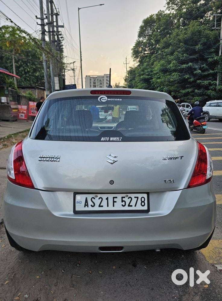 Maruti Suzuki Swift Vxi + Manual, 2017, Petrol