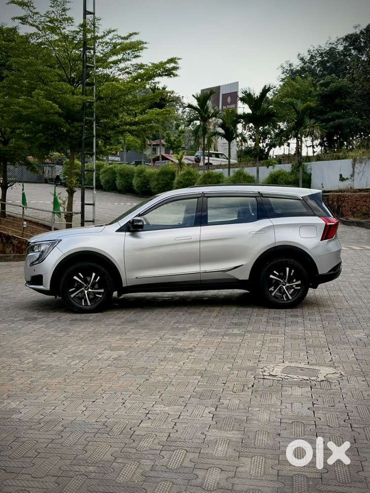 Mahindra Xuv700 2.0 Mx Petrol Mt 5 Str, 2022, Petrol