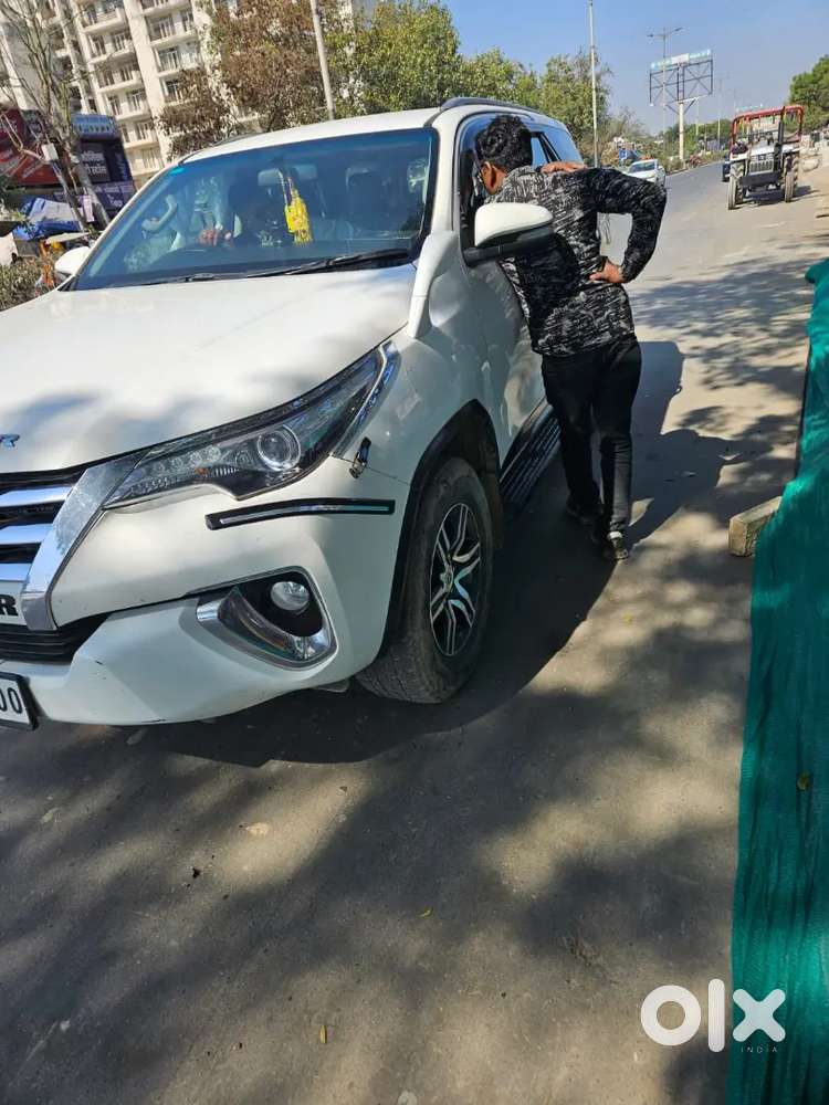 Toyota Fortuner 2017 Diesel 2wd गाड़ी शोरूम कंडीशन में हैं Army Person