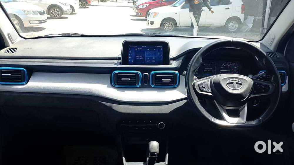 Tata Punch 1.2 Revotron Creative Amt Dual Tone, 2023, Petrol