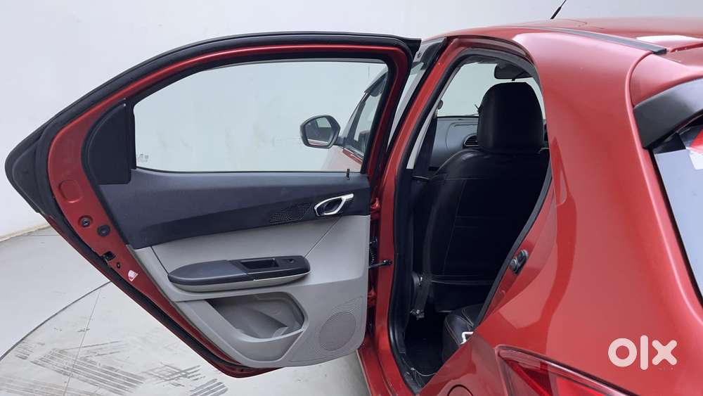 Tata Tiago Xza, 2018, Petrol