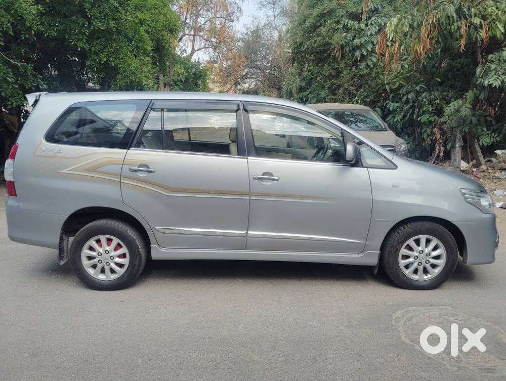 Toyota Innova 2009-2011 2.5 E 7 Str, 2015, Diesel