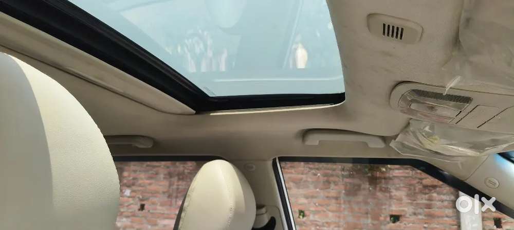 Mahindra Xuv300 (w8) 2023 Petrol 6000 Km Driven