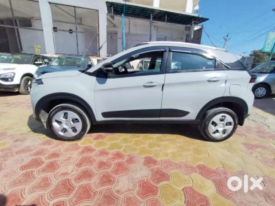 Tata Nexon, 2025, Petrol