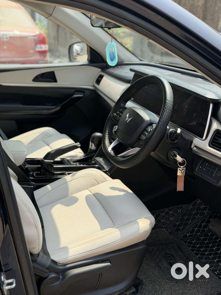 Mahindra Xuv700 2.2 Ax 5 Diesel At 7 Str, 2024, Diesel
