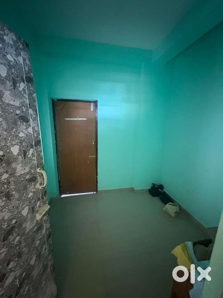 Femal room patner