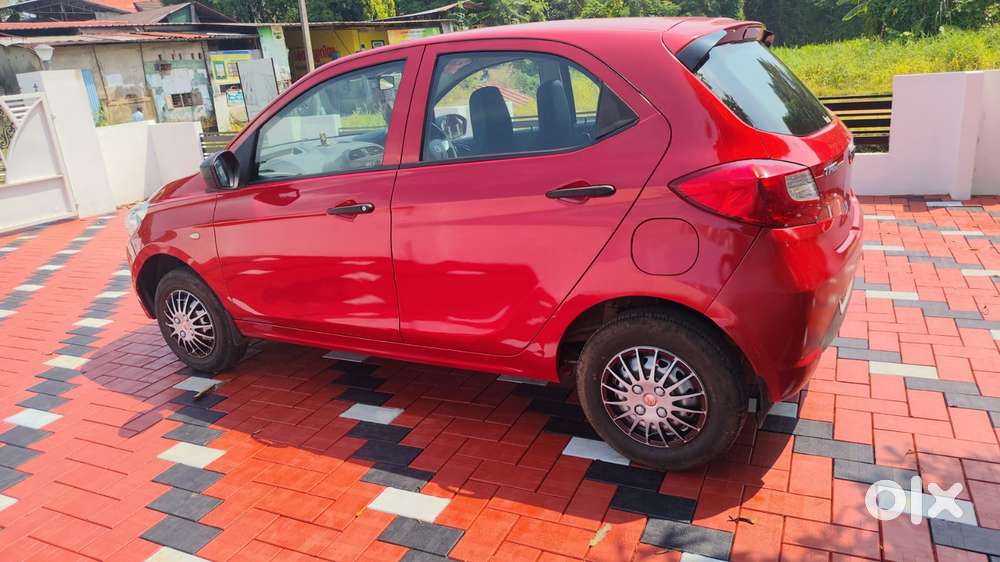 Tata Tiago Xe, 2018, Petrol