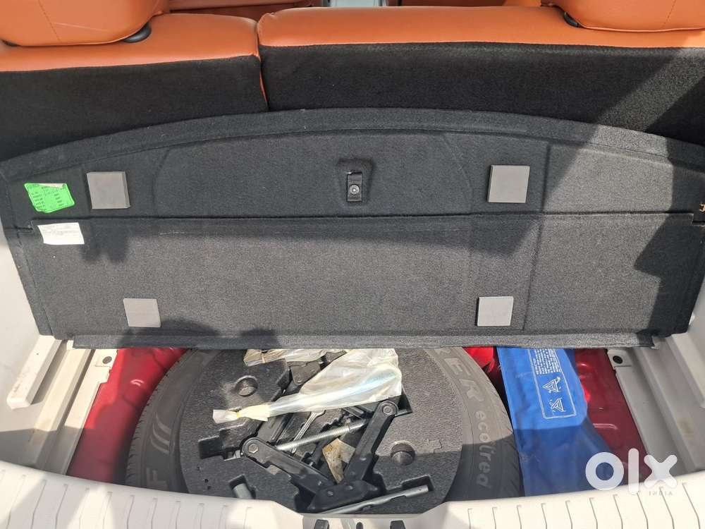 Mahindra Xuv300 W8, 2022, Petrol