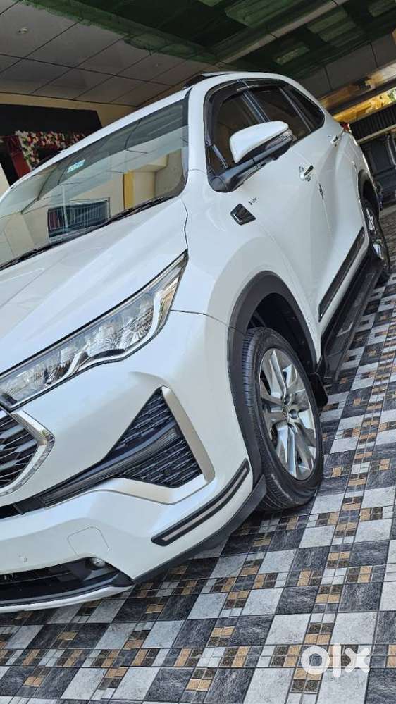 Toyota Innova Hycross 2.0 Zx (o) Hybrid 7 Str, 2025, Petrol