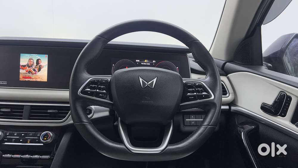 Mahindra Xuv700 2.0 Ax 7 Petrol At Str, 2022, Petrol